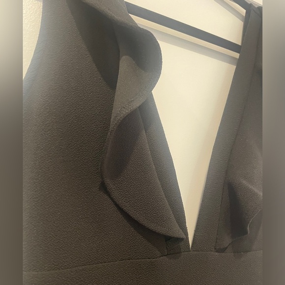 Plunge Jumpsuit with ruffle shoulders - Picture 3 of 5